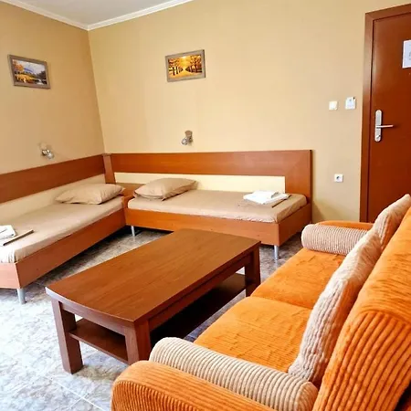 карел Szálloda *